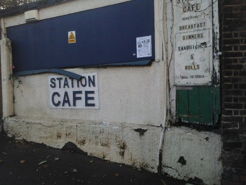 Sadly closed and becoming derelict but obvious pedestrian access to Isleworth Statiuon's Platform 2